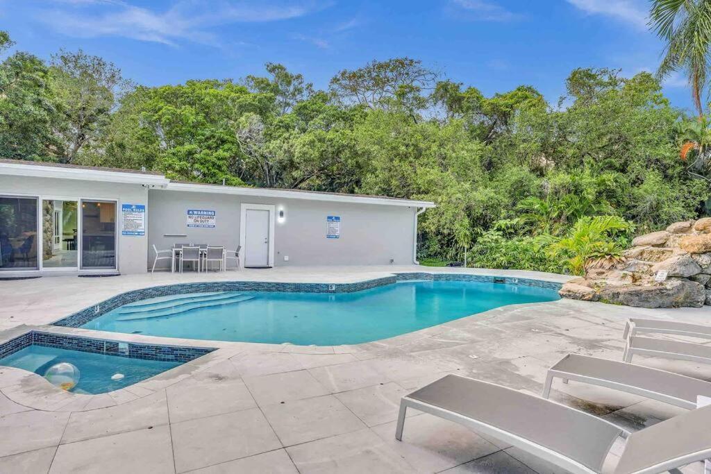 Willa Rare Hidden Getaway Heated Pool 1.5 Acres! Sleeps 16 Fort Lauderdale Zewnętrze zdjęcie