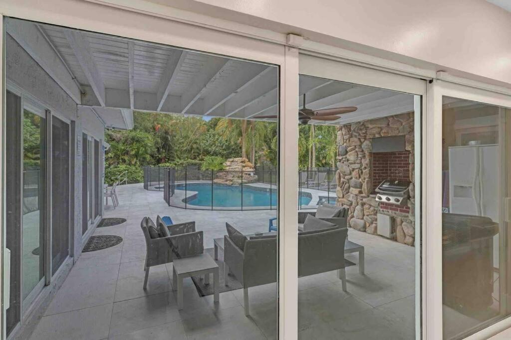Willa Rare Hidden Getaway Heated Pool 1.5 Acres! Sleeps 16 Fort Lauderdale Zewnętrze zdjęcie
