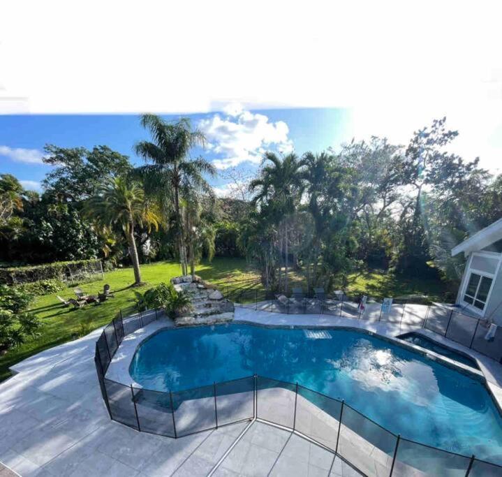 Willa Rare Hidden Getaway Heated Pool 1.5 Acres! Sleeps 16 Fort Lauderdale Zewnętrze zdjęcie