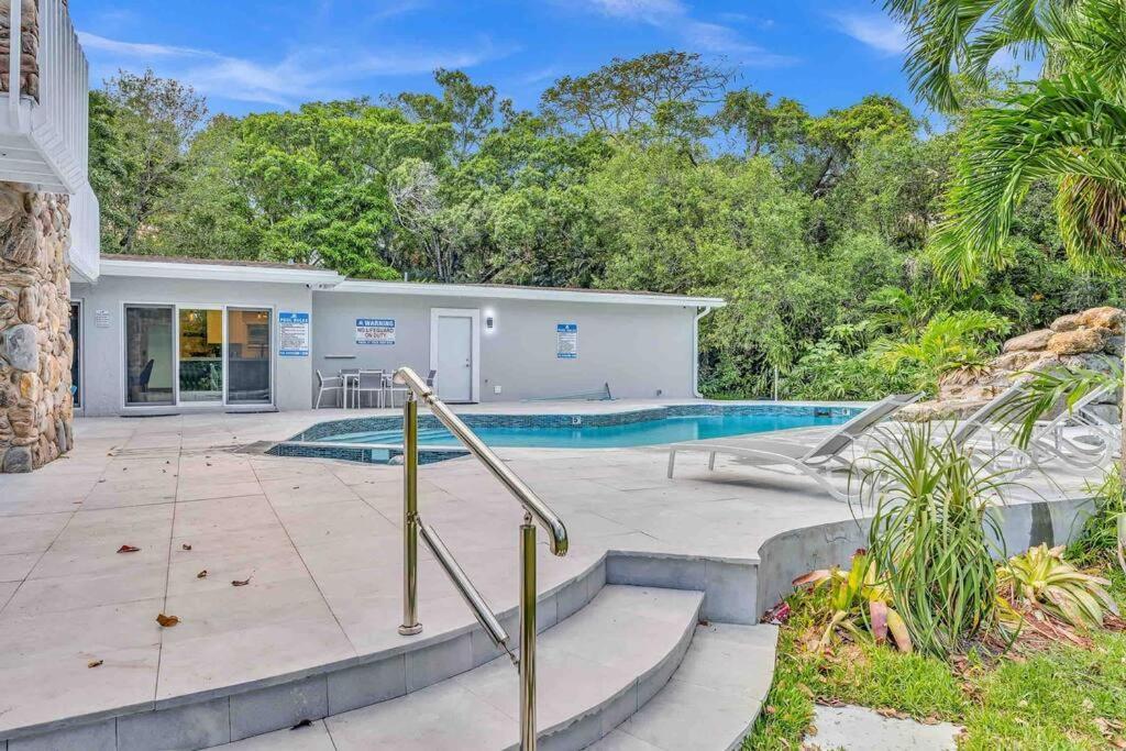 Willa Rare Hidden Getaway Heated Pool 1.5 Acres! Sleeps 16 Fort Lauderdale Zewnętrze zdjęcie