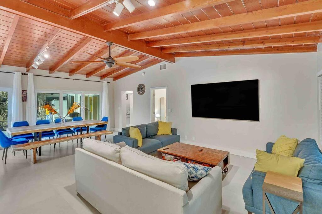 Willa Rare Hidden Getaway Heated Pool 1.5 Acres! Sleeps 16 Fort Lauderdale Zewnętrze zdjęcie